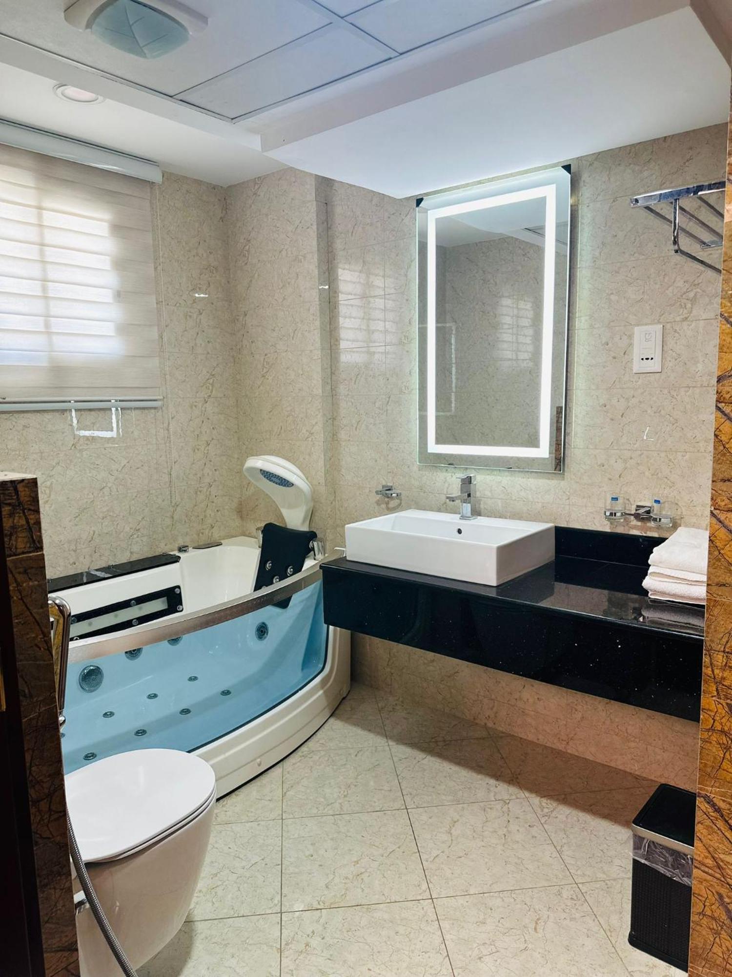 Saxophone Suites มูฮาร์รัก ภายนอก รูปภาพ